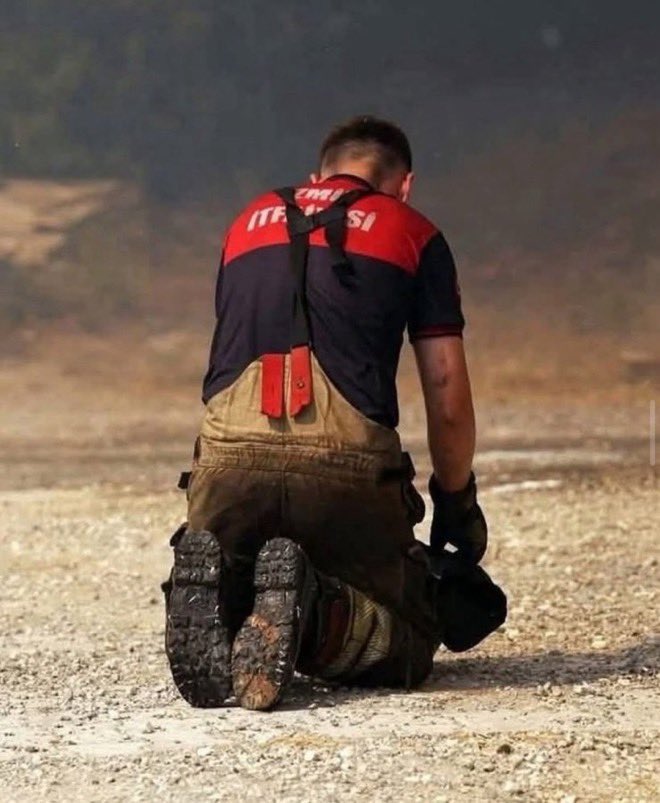 gamzebb16's tweet photo. Allah, kamu dairelerinde hiçbir şey yapmadan para alan kişilerin rızkından alsın,itfaiyecilere versin. https://t.co/UUELrt4MkT