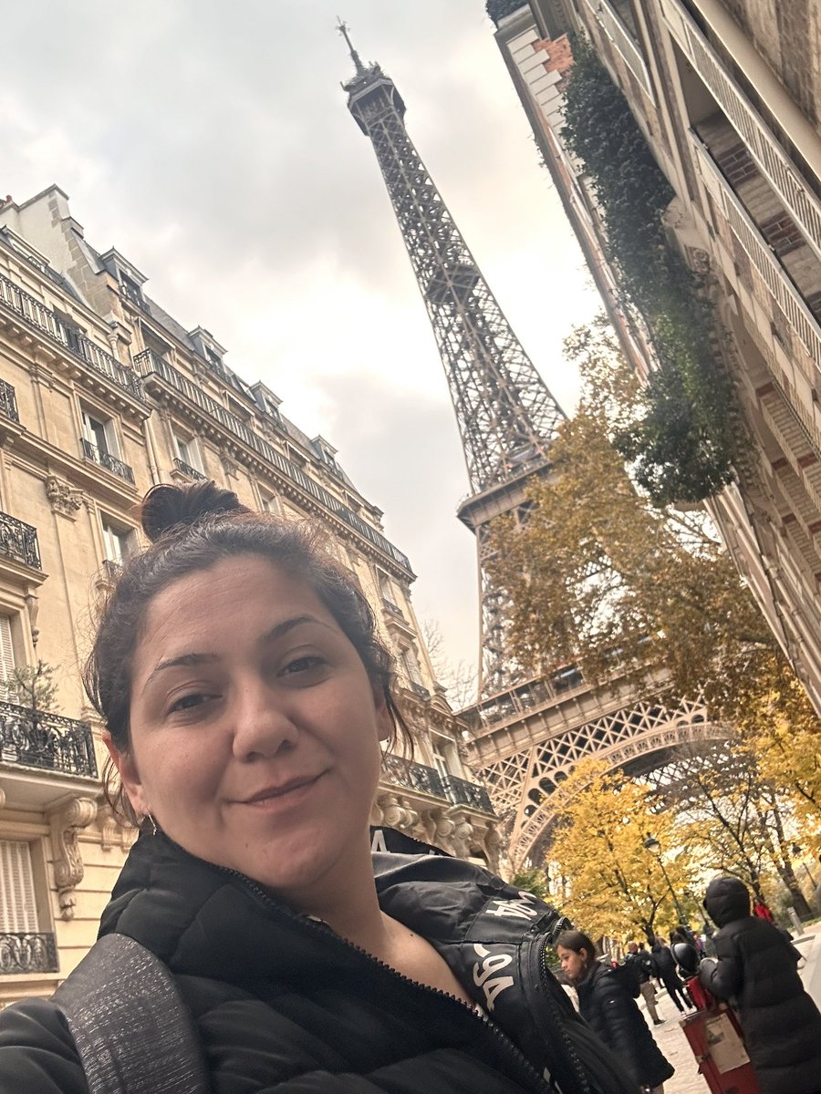 UyarHasrett's tweet photo. #paris #eyfelkulesi https://t.co/v9axi4iziE