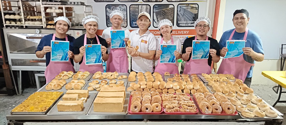 EBaking101's tweet image. ‼ SATURDAY PRODUCTIVITY BY SIX BAKERS

Classic Breads by EM&amp;amp;M Bakeshop All done perfect in a day with #LadyBaker #FutureBaker #BakeryOwner  #Chef from:

1️⃣ Plaridel, Bulacan
2️⃣ Marilao, Bulacan
3️⃣ Antipolo City
4️⃣ San Jose del Monte City, Bulacan
5️⃣ Quezon City
6️⃣ Marikina City