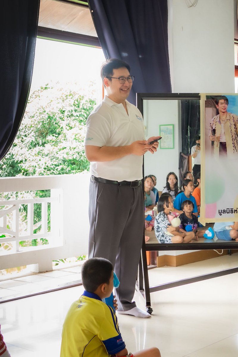 AtsachaiC's tweet image. ผมได้มีโอกาสพูดถึงที่มาที่ไปของงาน (จะขอแปะคลิปในเทรด) นี่คือบางส่วนที่ได้พูดคุยกับน้องๆครับ  “กิจกรรมในวันนี้เกิดขึ้นจากความขอบคุณที่ทางเรา โตโยต้านครพิงค์ มอบให้กลุ่มแฟนคลับ #PIECES ของวง #PERSES ในกิจกรรมที่ผ่านมา ผมเลยอยากส่งต่อความอบอุ่นนี้ผ่านกิจกรรมดีๆในวันนี้ครับ” (ต่อ)