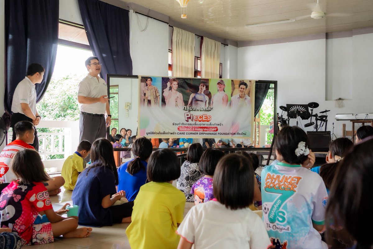 AtsachaiC's tweet image. ผมได้มีโอกาสพูดถึงที่มาที่ไปของงาน (จะขอแปะคลิปในเทรด) นี่คือบางส่วนที่ได้พูดคุยกับน้องๆครับ  “กิจกรรมในวันนี้เกิดขึ้นจากความขอบคุณที่ทางเรา โตโยต้านครพิงค์ มอบให้กลุ่มแฟนคลับ #PIECES ของวง #PERSES ในกิจกรรมที่ผ่านมา ผมเลยอยากส่งต่อความอบอุ่นนี้ผ่านกิจกรรมดีๆในวันนี้ครับ” (ต่อ)