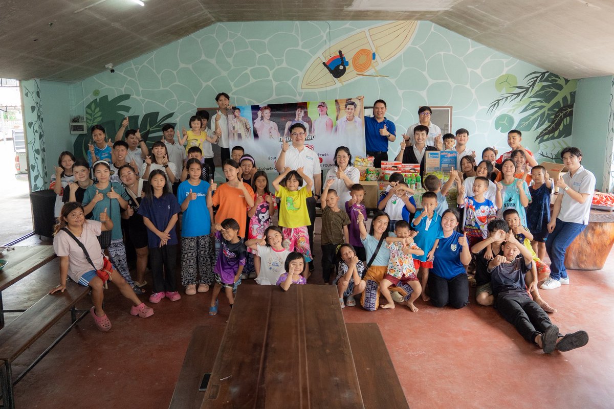 AtsachaiC's tweet image. ผมได้มีโอกาสพูดถึงที่มาที่ไปของงาน (จะขอแปะคลิปในเทรด) นี่คือบางส่วนที่ได้พูดคุยกับน้องๆครับ  “กิจกรรมในวันนี้เกิดขึ้นจากความขอบคุณที่ทางเรา โตโยต้านครพิงค์ มอบให้กลุ่มแฟนคลับ #PIECES ของวง #PERSES ในกิจกรรมที่ผ่านมา ผมเลยอยากส่งต่อความอบอุ่นนี้ผ่านกิจกรรมดีๆในวันนี้ครับ” (ต่อ)