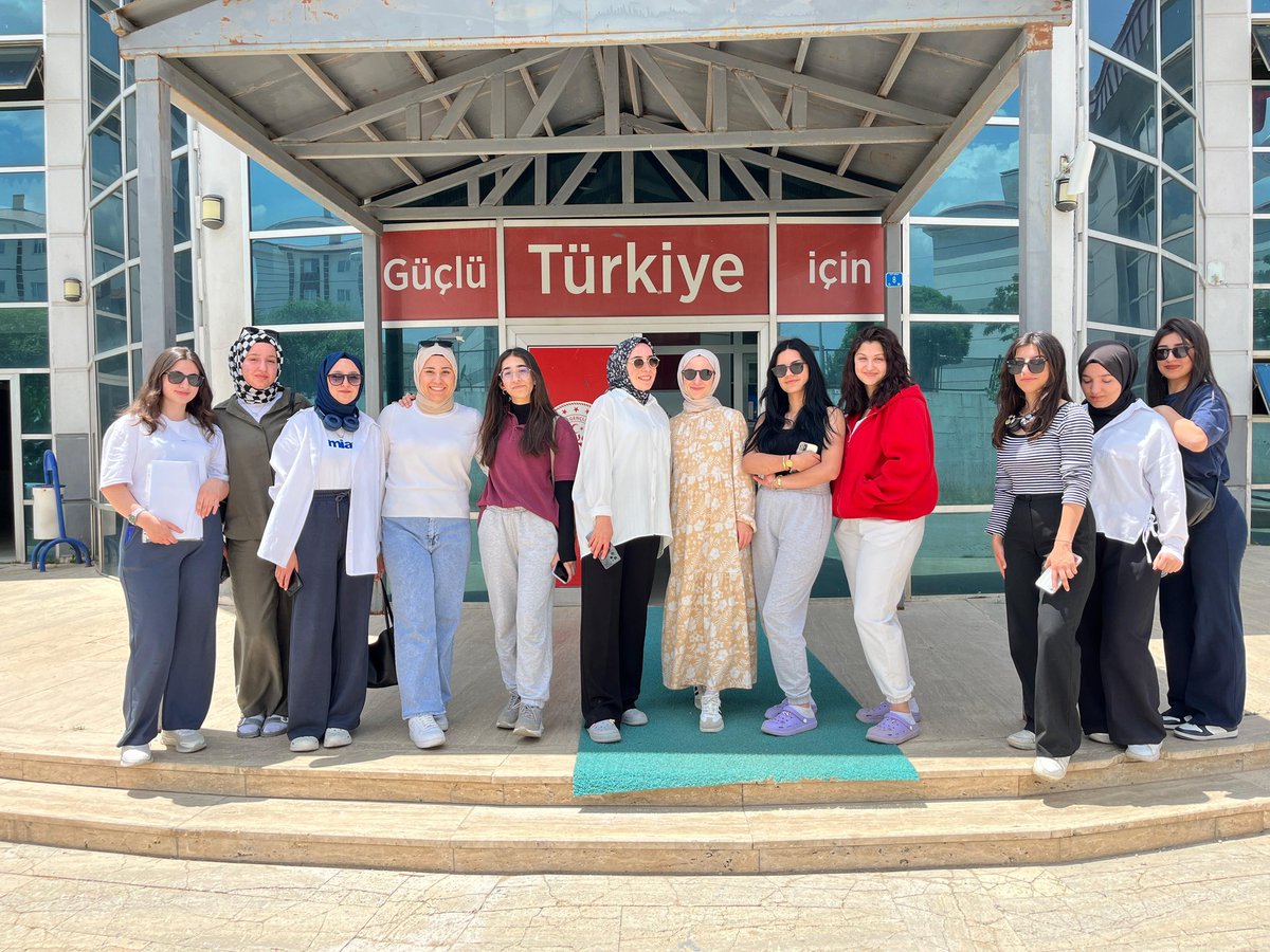GSB_BitlisGM's tweet photo. Erzurum Medeniyet Tarih Ve Kültür Kampı 

Bitlis Gençlik Merkezleri olarak 40 gencimizi Erzurum Medeniyet Tarih ve Kültür Kampı'na uğurladık. Gençlerimiz 7-10 Temmuz tarihleri arasında Erzurum ilinin tarihi ve kültürel yerlerini yerinde görme fırsatı bulacaklar. 
#GSBGM https://t.co/fCjfUE1UYe