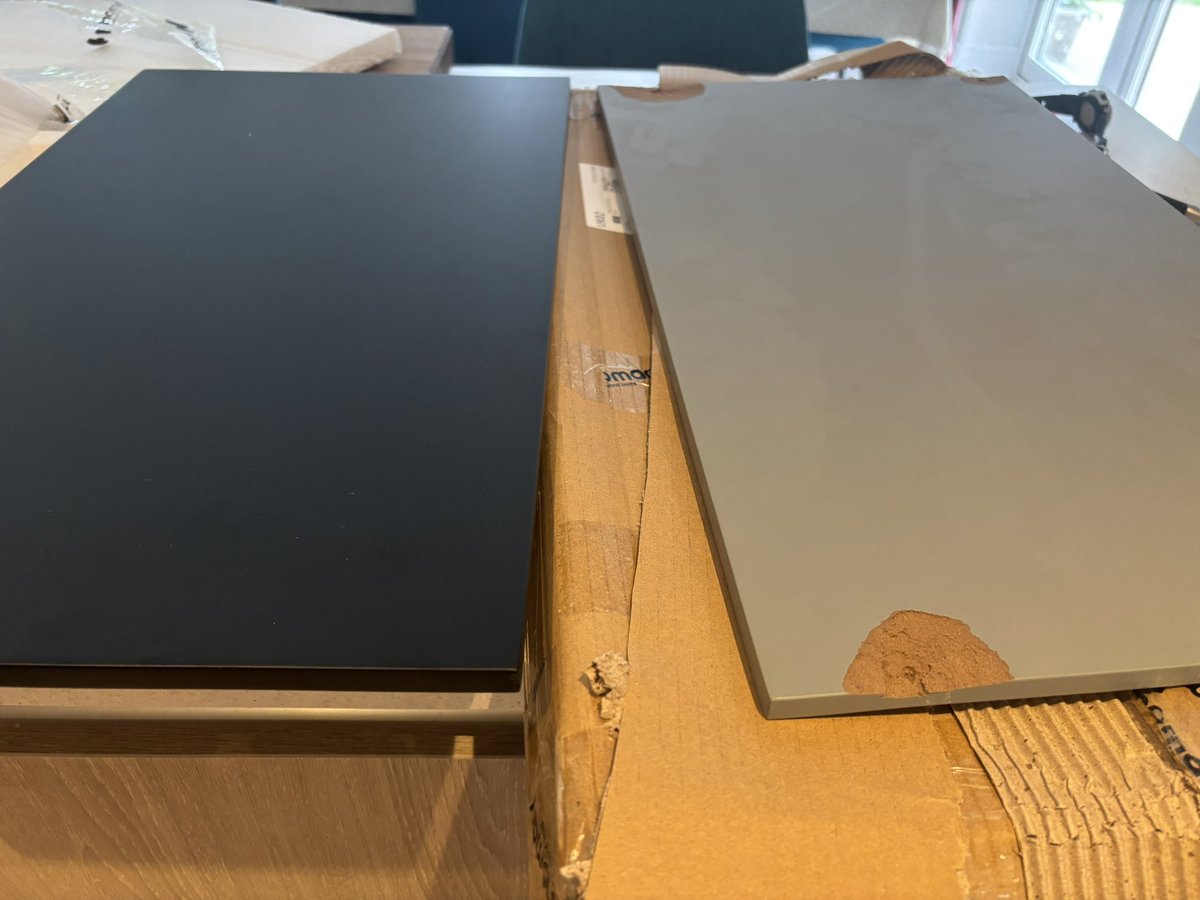 lisa_shoes's tweet photo. @homarycom 
Don't buy from these clowns. After waiting 4 months, they deliver damaged items. 4 months on, they "replace" the damaged item with the wrong one 
#nocustomerservice #incompetent #dontbuy #homaryfail https://t.co/Fq7D57EJMo