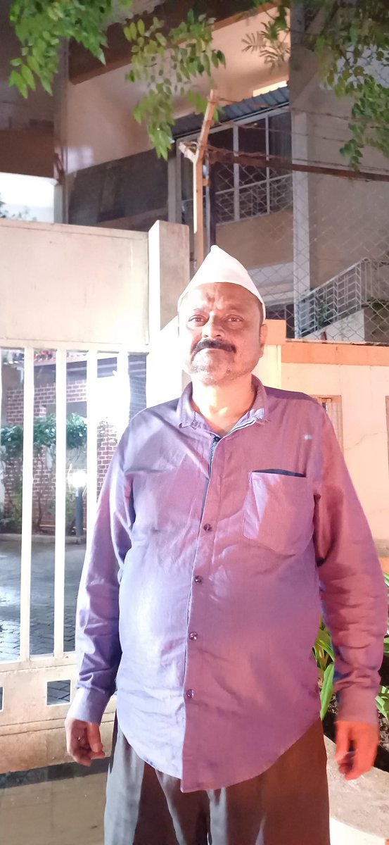 My father likes to look and talk like locals.

He is right now in maharashtra, he wanted to have this Cap photo for last 5 days but we didnt know where to Buy .

So a autowale bhaiya Helped. 😀