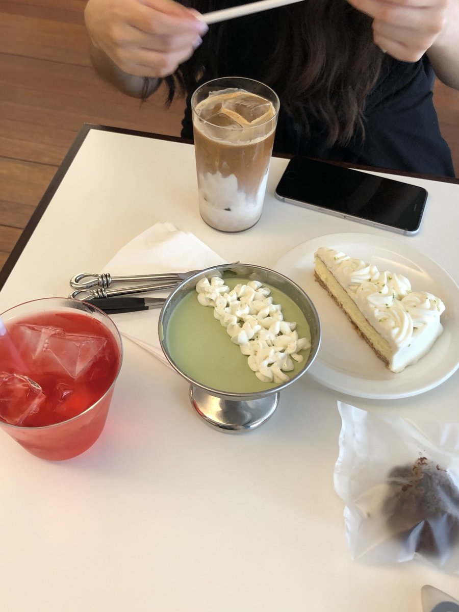 kunmandooo's tweet photo. 말차푸딩과 라임치즈케이크가 누무너무 맛있는 카페를 방문했다 진짜 맛있었다 라임향이 은은하고 달콤해... 

🏠 연남 테이트하우스 https://t.co/JlWK5GureM