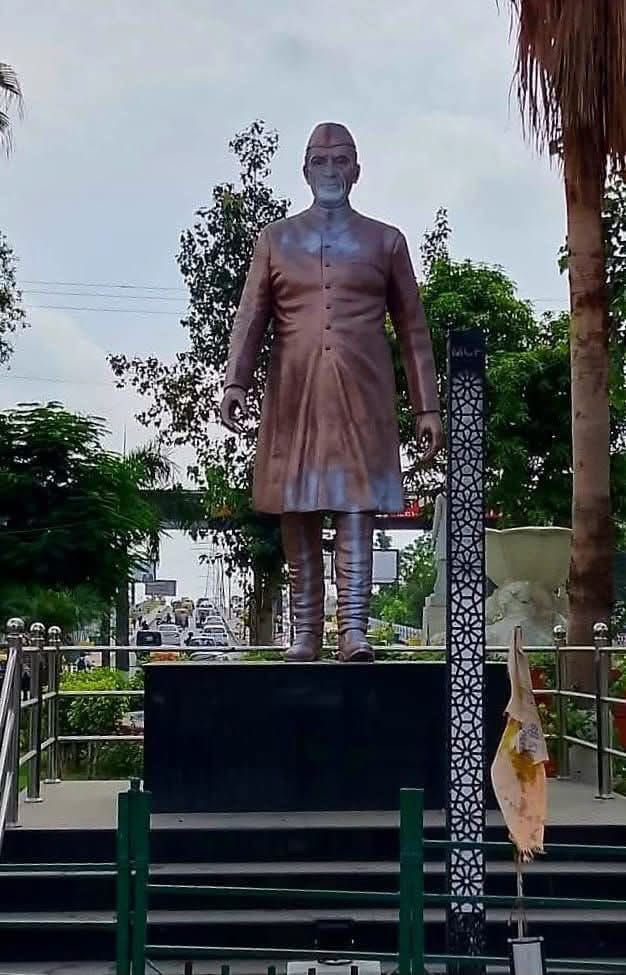 Tarun Tewatia तरुण तेवतिया (@taruntewatia14) on Twitter photo पंडित जवाहरलाल नेहरू जी की प्रतिमा पर असामाजिक तत्वों ने दूसरी बार पेंट फेंका है।
प्रशासन व सरकार से मांग है की फरीदाबाद को बसाने वाले प्रथम प्रधानमंत्री जवाहरलाल नेहरू जी की प्रतिमा का अनादर अपमान करने वाले को चिन्हित कर ठोस कानूनी कार्रवाई की जाए।
<a href="/DeependerSHooda/">Deepender Singh Hooda</a> पंडित जवाहरलाल नेहरू जी की प्रतिमा पर असामाजिक तत्वों ने दूसरी बार पेंट फेंका है।
प्रशासन व सरकार से मांग है की फरीदाबाद को बसाने वाले प्रथम प्रधानमंत्री जवाहरलाल नेहरू जी की प्रतिमा का अनादर अपमान करने वाले को चिन्हित कर ठोस कानूनी कार्रवाई की जाए।
<a href="/DeependerSHooda/">Deepender Singh Hooda</a>