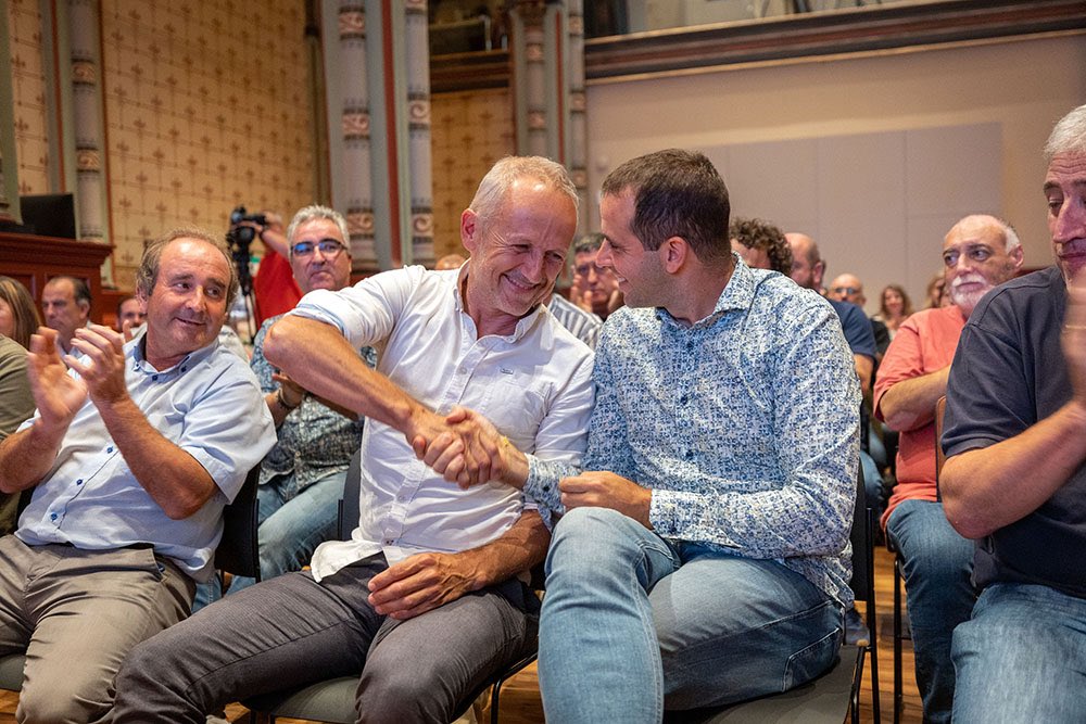Mañana cuando no podáis ir a vuestro lugar de almuerzo en villavesa, recordad esta foto.
Romero, Campion, Ayesa y Asirón. Ellos son los que manejan la <a href="/MCP_info/">MCP_info</a>, ellos son los verdaderos culpables de todo lo que está pasando.