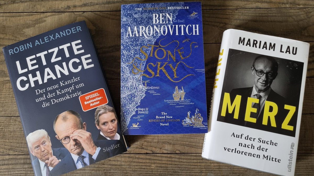 Alexander Heppe (@alexanderheppe) on Twitter photo Mein Ferienlektüre-Triell wird in den kommenden Tagen ausgetragen von <a href="/robinalexander_/">Robin Alexander</a> vs <a href="/MariamLau1/">Mariam Lau</a> vs <a href="/Ben_Aaronovitch/">Ben Aaronovitch</a>.
Bin gespannt! Mein Ferienlektüre-Triell wird in den kommenden Tagen ausgetragen von <a href="/robinalexander_/">Robin Alexander</a> vs <a href="/MariamLau1/">Mariam Lau</a> vs <a href="/Ben_Aaronovitch/">Ben Aaronovitch</a>.
Bin gespannt!