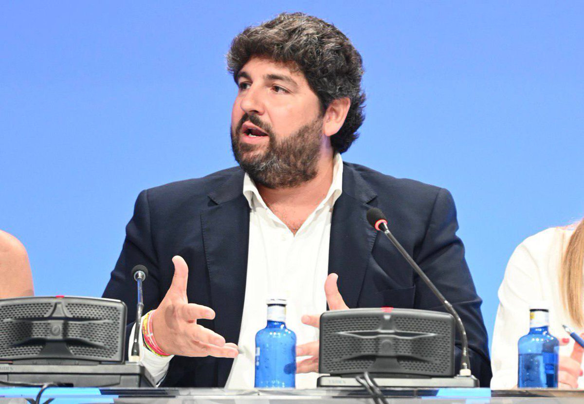 LopezMirasF's tweet photo. Ha sido un orgullo formar parte de la elaboración de los Estatutos del @ppopular en el #21CongresoNacionalPP.

Son el reflejo de cómo va a gobernar el presidente @NunezFeijoo.

Unos estatutos que son ejemplares y más importantes que nunca. 

#TomaPartidoPorEspaña. https://t.co/W4OQmFry4y
