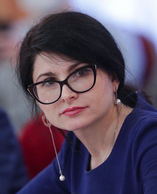 🔥Ева Меркачева: Самая влиятельная диаспора в РФ - не армянская и не еврейская,нет. Самая влиятельная, - азербайджанская.

Под ними находятся рынки,а это отмывание денег.Дньги,которые воруются из бюджета, они отмываются через рынки.

У диаспор есть свои боевики. Угроза огромная.