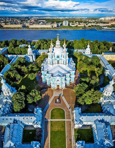 Добрый день, всем хорошим людям! Ветер у нас утих, все поехали на дачи. А у кого нет дачи, просто гуляем!🥰💐