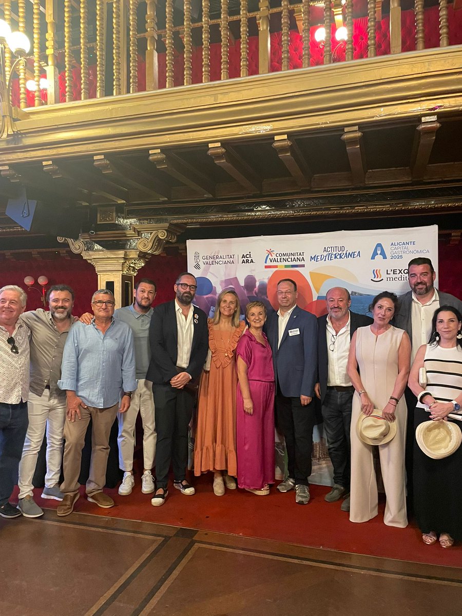Luis Castillo y Montse Cárceles asistieron ayer, junto a una amplia representación del sector turístico de la Comunitat Valenciana,  al evento de promoción de CV LGBTQ+ en el Teatro Magno de Madrid, invitados por la Conselleria de Turismo con motivo de la celebración del Orgullo