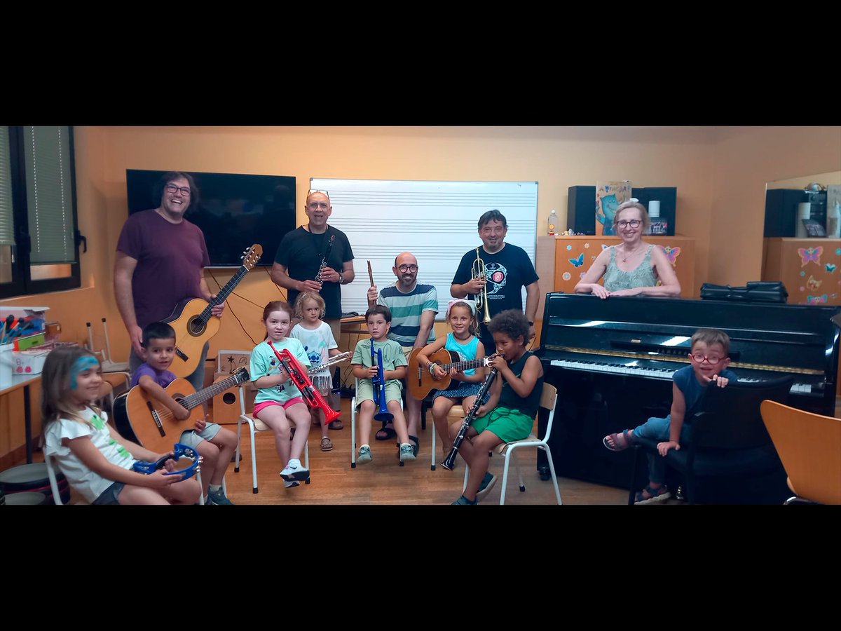 Us deixem amb la fotografia de l'últim dia de tallers dels alumnes que el pròxim curs ja faran instrument, i us desitgem que passeu un bon estiu. Ens retrobem el setembre!
<a href="/oloteducacio/">Olot Educació</a> <a href="/OlotCultura/">Olot Cultura</a>