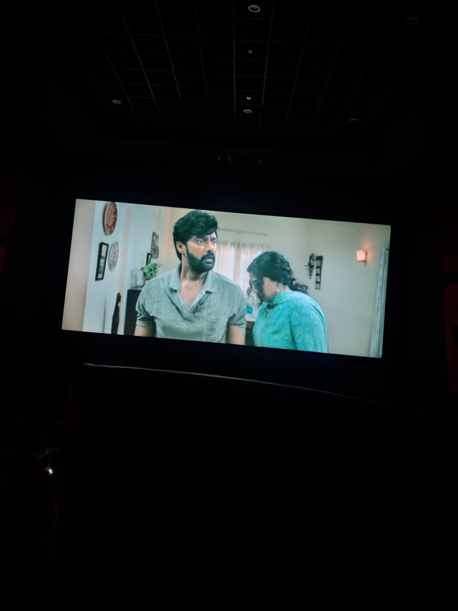 hari3825 (@hkcinephile) on Twitter photo My review of film #showtime : 2.75/5
Okyish 1st half
Followed by good 2nd half
The entry of naresh in 2nd half from there movie really picks up well
there are few jokes and ending ๐๐ป
film feels like very restricted budget
<a href="/Naveenc212/">Actor Naveen Chandra</a> recent script selection ๐๐ป
#naveenchandra My review of film #showtime : 2.75/5
Okyish 1st half
Followed by good 2nd half
The entry of naresh in 2nd half from there movie really picks up well
there are few jokes and ending ๐๐ป
film feels like very restricted budget
<a href="/Naveenc212/">Actor Naveen Chandra</a> recent script selection ๐๐ป
#naveenchandra