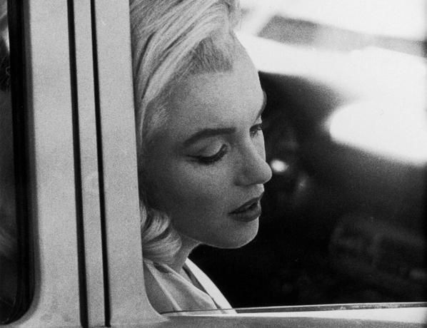 Daniel des Errances (@deserrances) on Twitter photo Marilyn Monroe on the set of The Misfits photographed by Ernst Haas, 1960 Marilyn Monroe on the set of The Misfits photographed by Ernst Haas, 1960