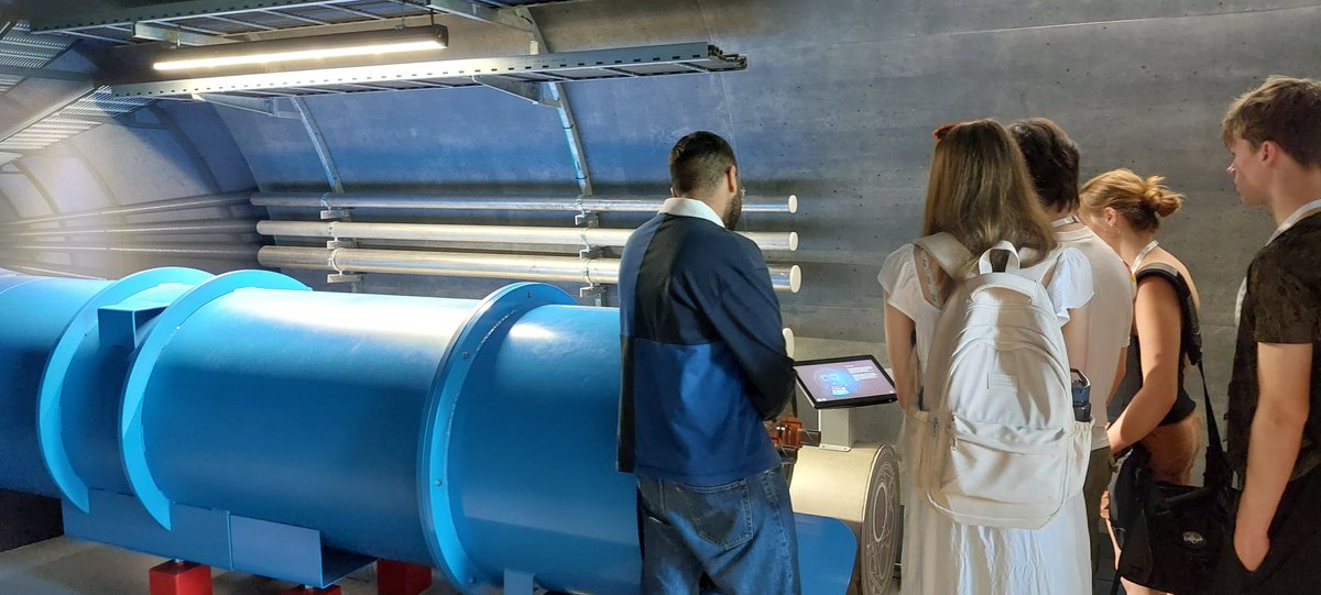 Physics_2XL's tweet photo. Physics students @StanwellSchool learning about the large hadron collided at CERN @CERN https://t.co/VdL7IZjPX2