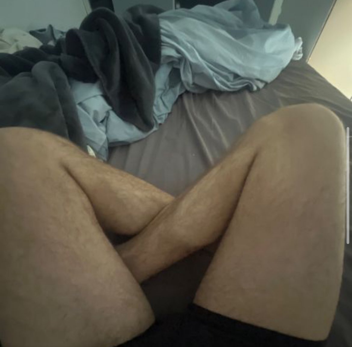 Hey meine devoten masterverwöhner! 
Der Master will seine Füße massiert bekommen nach dem anstrengenden schwitzigen Sport außerdem will er das du seine Füße sauber leckst! Also los!!!💦
#slave #feet #feetworship #opfer #paypig #geldsklave #fetish #dom #master #alpha <a href="/pig_promo/">RtPromoPig 🇩🇪</a>