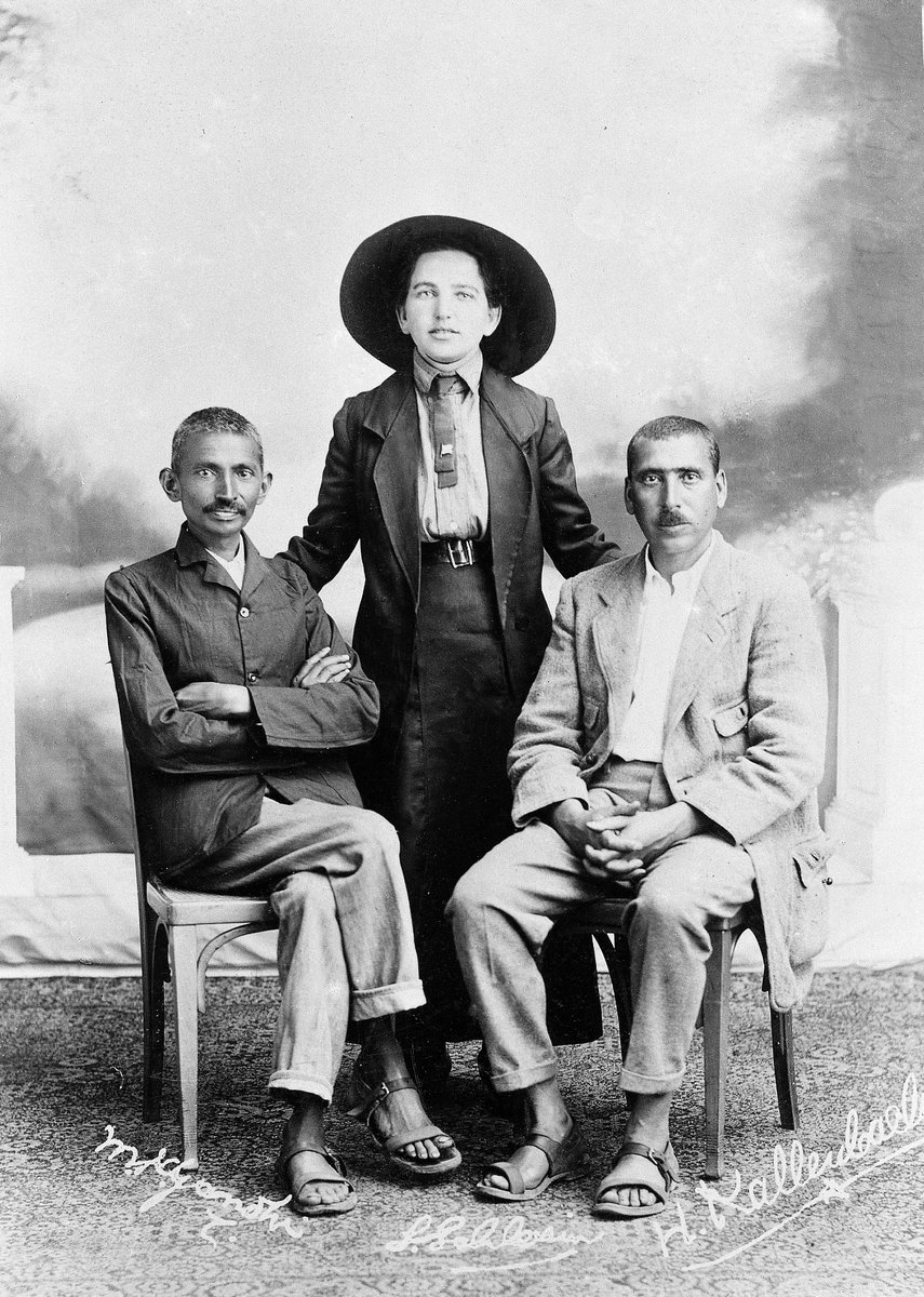 Gandhi Smriti and Gandhi Darshan, New Delhi (@gandhismriti_) on Twitter photo ЁЯХ░я╕П рдЗрддрд┐рд╣рд╛рд╕ рдХреА рджреБрд░реНрд▓рдн рдЭрд▓рдХ!
рджрдХреНрд╖рд┐рдг рдЕрдлреНрд░реАрдХрд╛ рдореЗрдВ рдорд╣рд╛рддреНрдорд╛ рдЧрд╛рдВрдзреА, рдЙрдирдХреЗ рдорд┐рддреНрд░ рд╣рд░рдорди рдХреИрд▓реЗрдирдмреИрдХ рдФрд░ рдПрдХ рд╕рд╣рдпреЛрдЧреА рдХреЗ рд╕рд╛рде (1900 рдХреЗ рджрд╢рдХ рдХреА рд╢реБрд░реБрдЖрдд)ред
рднрд╛рд░рдд рдХреА рдЖрдЬрд╝рд╛рджреА рд╕реЗ рдкрд╣рд▓реЗ, рдЧрд╛рдВрдзреА рдЬреА рд╕рддреНрдпрд╛рдЧреНрд░рд╣ рдХреА рдиреАрдВрд╡ рд╡рд┐рджреЗрд╢ рдореЗрдВ рд░рдЦ рд░рд╣реЗ рдереЗред
ЁЯУ╕ рд╕рд╛рд╣рд╕, рд╕рддреНрдп рдФрд░ рдорд┐рддреНрд░рддрд╛ тАФ рдЕрдорд░ рдореВрд▓реНрдпред
#рдЧрд╛рдВрдзреА #рдЗрддрд┐рд╣рд╛рд╕ #рд╕рддреНрдпрд╛рдЧреНрд░рд╣ #Throwback ЁЯХ░я╕П рдЗрддрд┐рд╣рд╛рд╕ рдХреА рджреБрд░реНрд▓рдн рдЭрд▓рдХ!
рджрдХреНрд╖рд┐рдг рдЕрдлреНрд░реАрдХрд╛ рдореЗрдВ рдорд╣рд╛рддреНрдорд╛ рдЧрд╛рдВрдзреА, рдЙрдирдХреЗ рдорд┐рддреНрд░ рд╣рд░рдорди рдХреИрд▓реЗрдирдмреИрдХ рдФрд░ рдПрдХ рд╕рд╣рдпреЛрдЧреА рдХреЗ рд╕рд╛рде (1900 рдХреЗ рджрд╢рдХ рдХреА рд╢реБрд░реБрдЖрдд)ред
рднрд╛рд░рдд рдХреА рдЖрдЬрд╝рд╛рджреА рд╕реЗ рдкрд╣рд▓реЗ, рдЧрд╛рдВрдзреА рдЬреА рд╕рддреНрдпрд╛рдЧреНрд░рд╣ рдХреА рдиреАрдВрд╡ рд╡рд┐рджреЗрд╢ рдореЗрдВ рд░рдЦ рд░рд╣реЗ рдереЗред
ЁЯУ╕ рд╕рд╛рд╣рд╕, рд╕рддреНрдп рдФрд░ рдорд┐рддреНрд░рддрд╛ тАФ рдЕрдорд░ рдореВрд▓реНрдпред
#рдЧрд╛рдВрдзреА #рдЗрддрд┐рд╣рд╛рд╕ #рд╕рддреНрдпрд╛рдЧреНрд░рд╣ #Throwback