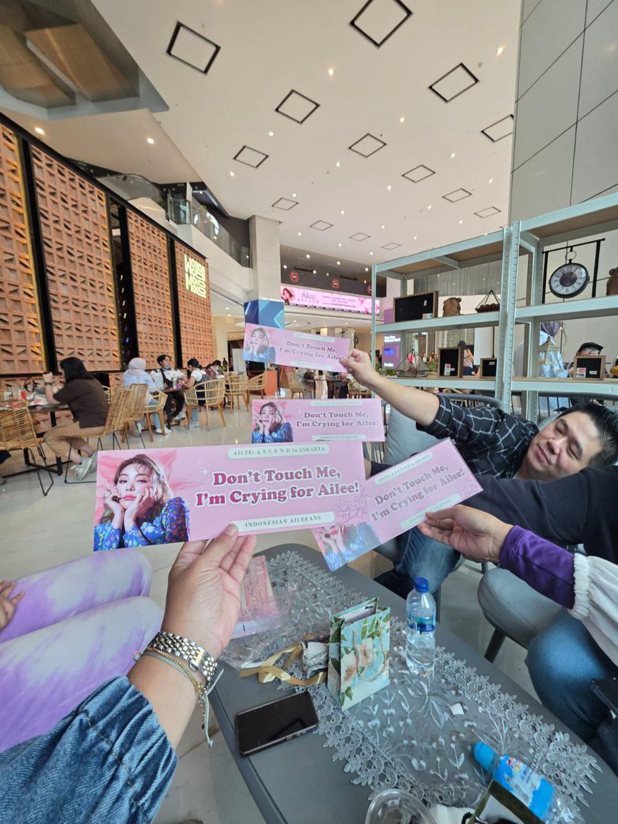 INA_Aileeans's tweet photo. Let's goooooo #AILEEINJAKARTA #AILEEASCEND2025 #AILEECONCERT https://t.co/HXEkF1gs8X