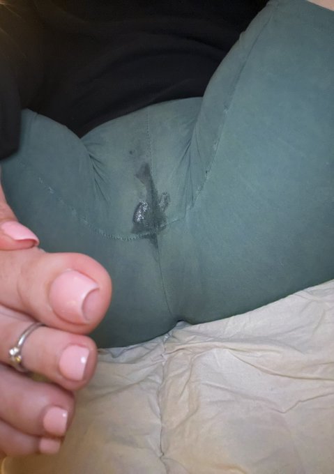 So wet I&rsquo;m soaking through my pantssss 🫠🩷💦 https://t.co/doFIFA3UIT