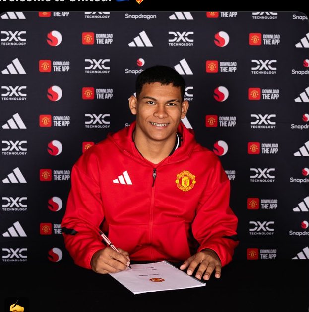 Diego Leon signs in as a new Manchester United player 

#ManchesterUnited #DiogoJota