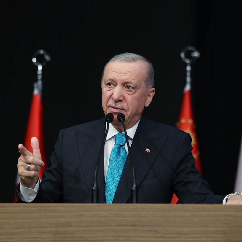 pusholder's tweet photo. Cumhurbaşkanı Erdoğan: "Yangınlarla mücadelede bölgemizin en iyi hava ve kara filosuna sahip ülkesiyiz." https://t.co/I77oW7LAs7