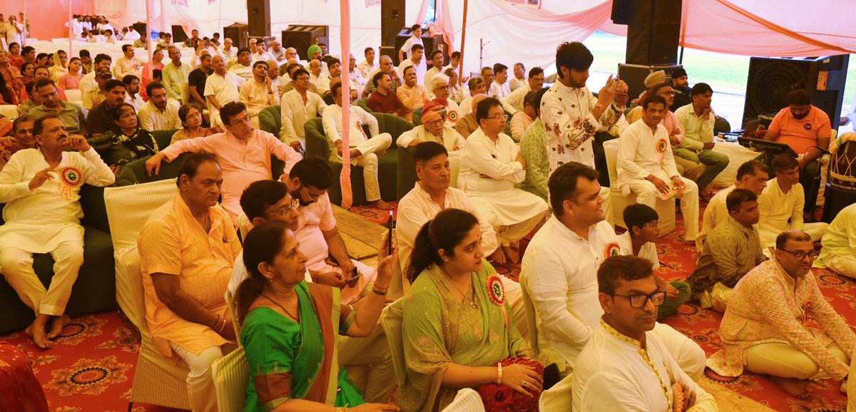 आज मानसरोवर गार्डन स्थित श्री मंदर जैन संघ में दिव्य चातुर्मास की शुभारंभ पर युग पुरुष श्रीमद हंसरत्न महाराज जी के सान्निध्य में हुए विशेष आयोजन में शामिल होना अत्यंत प्रेरणादायक रहा।

चातुर्मास आत्मशुद्धि, संयम और साधना का काल है, जो भारतीय संत परंपरा की महान विरासत को जीवंत