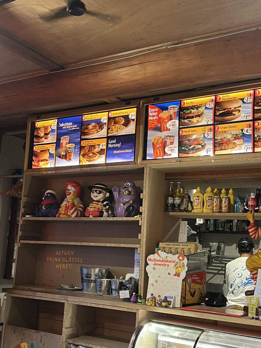 2yanbo's tweet photo. 幸手市
TOYBOX CAFE
前から気になってたお店です。
ハンバーガー🍔美味しかった🤤
アメカジ雑貨屋さんなど楽しいお店が集まってます🇺🇸
勢いで古着買ってしまったw
#幸手市
#TOYBOXCAFE https://t.co/brascZtxHT