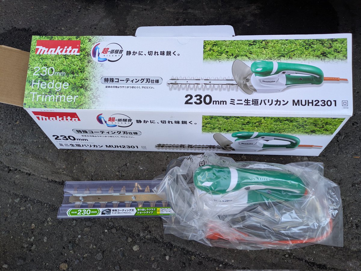 dtccae86's tweet photo. 生垣バリカンを購入して造園屋の
真似事やってみた〜😁
いつかは、ミッキーにカットしてみたい😂 https://t.co/fJARnY4Xz8