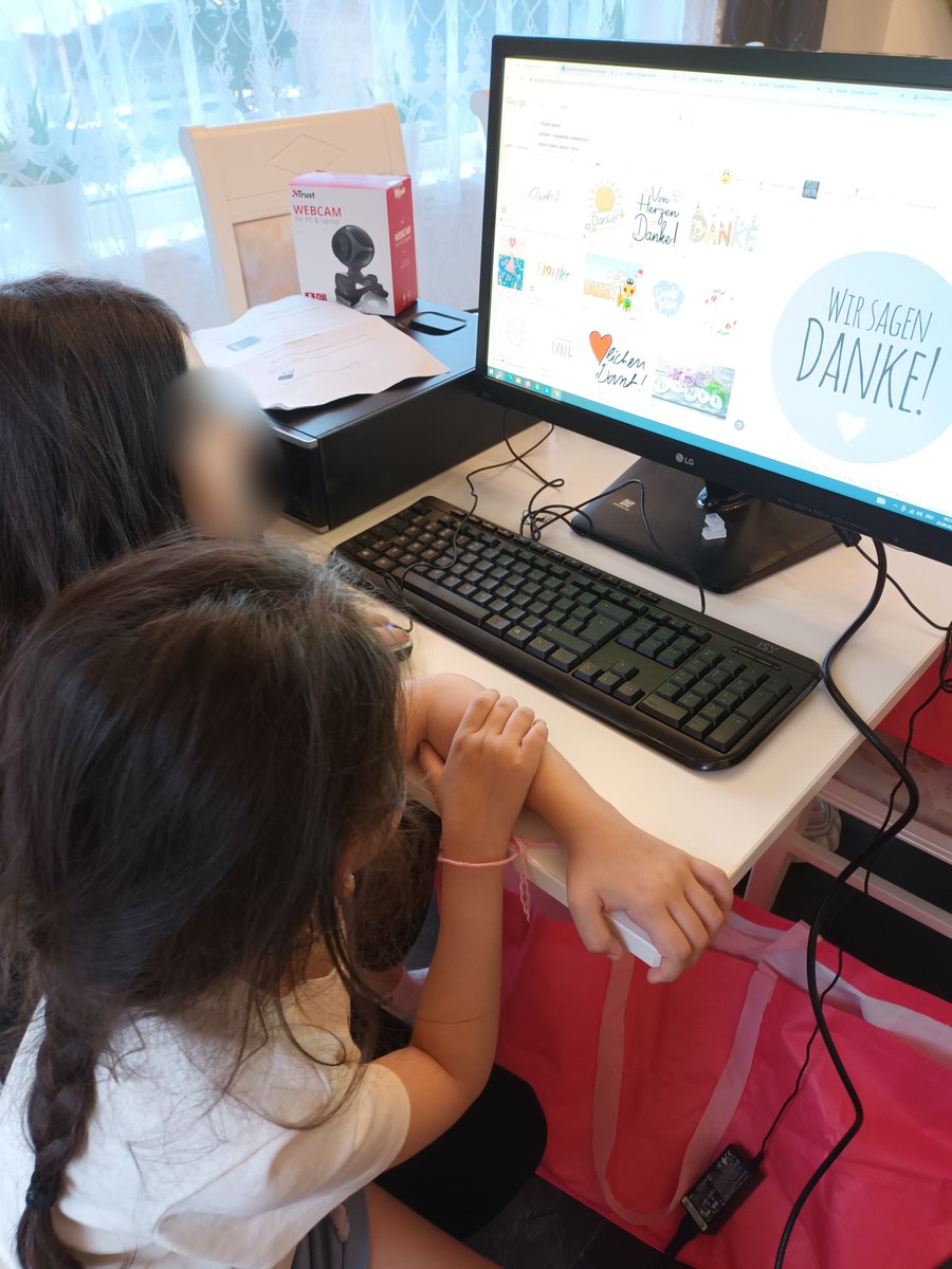 Mit jedem gesammelten Computer helfen wir
nicht nur Menschen, sondern schützen auch unsere Umwelt. Recyceln und länger nutzen - für eine nachhaltige Zukunft!
With every computer we collect, we not only help people, but also protect our environment. Recycle and use longer - for a