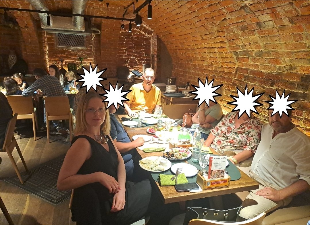 #timetorussia

Hier soir, nos 1iers visiteurs ont diné avec Alexandre et Evguenia dans un restaurant et gouté de la nourriture traditionelle russe et caucasienne.

Un repas qui a permis des discussions ouvertes et sincères, sur l'Europe, le monde et bien entendu sur la Russie.