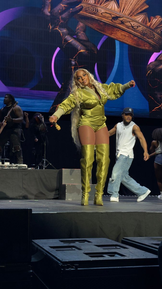 UKJoel's tweet image. 🤍💚MJB in MCR💚🤍
@maryjblige brought charisma and stage presence to Manchester last night that had the crowd eating out of her hand!
A living legend!
#maryjblige