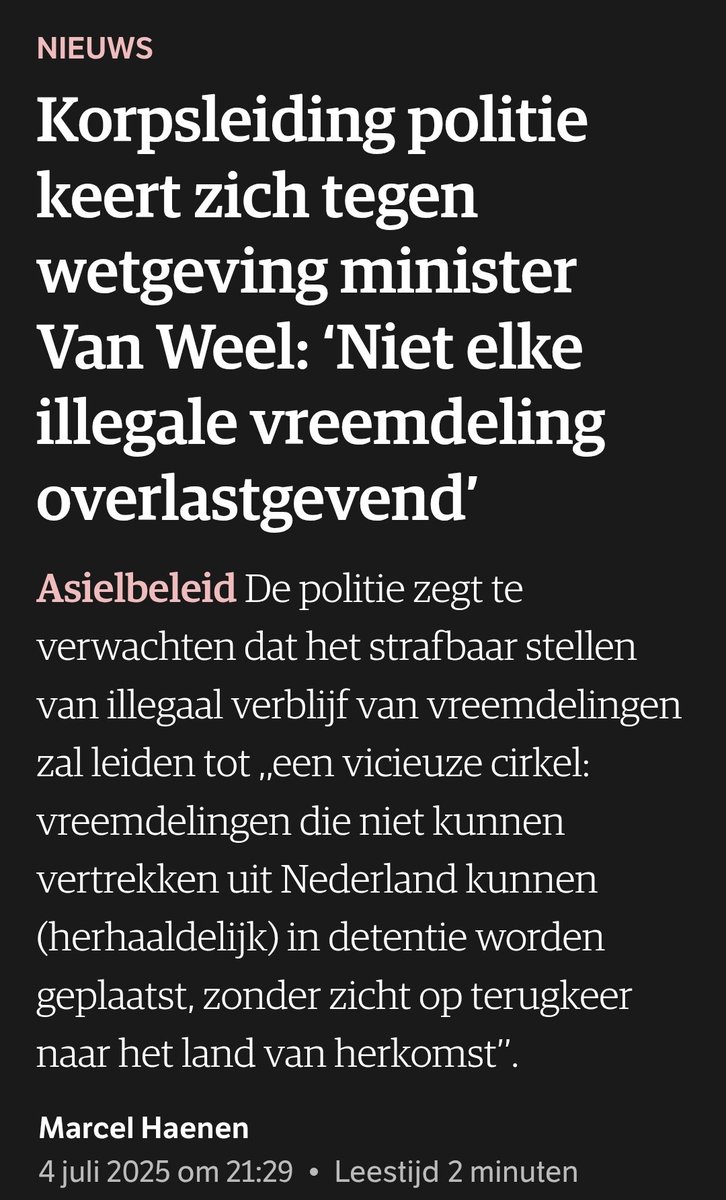 Ik wil toch nog even iets kwijt over de korpsleiding die zich tegen de nieuwe wetgeving omtrent illegale vreemdelingen keert.

De wet, die illegaal verblijf strafbaar stelt, is geen impulsieve beslissing. Het is het resultaat van jarenlange politieke discussie en een democratisch