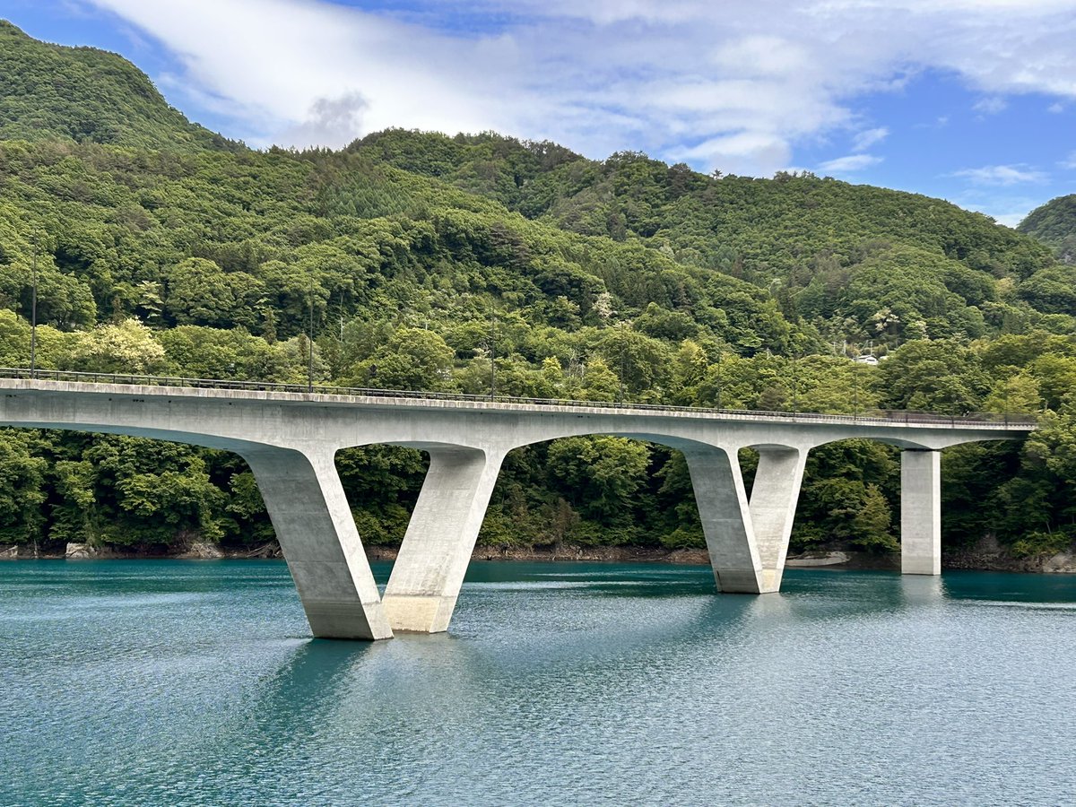 solid_0608's tweet photo. 八ッ場あがつま湖　
毎日目に見えてカラカラw

5月12日　6月1日　7月5日　
#八ッ場あがつま湖
#湖の駅丸岩
#八ッ場ダム　
#丸岩橋 https://t.co/ml0jgHDDtE