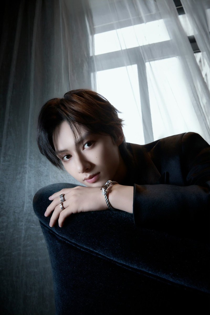 junhui got himself a role in a big movie with people he used to admire, attended the shanghai International film festival, and was featured on the cover alongside big names on China, <a href="/pledis_17/">세븐틴(SEVENTEEN)</a> did nothing.

WHERE IS JUNHUI
#Stop_Erasing_Jun #TreatJunhuiLikeAMember