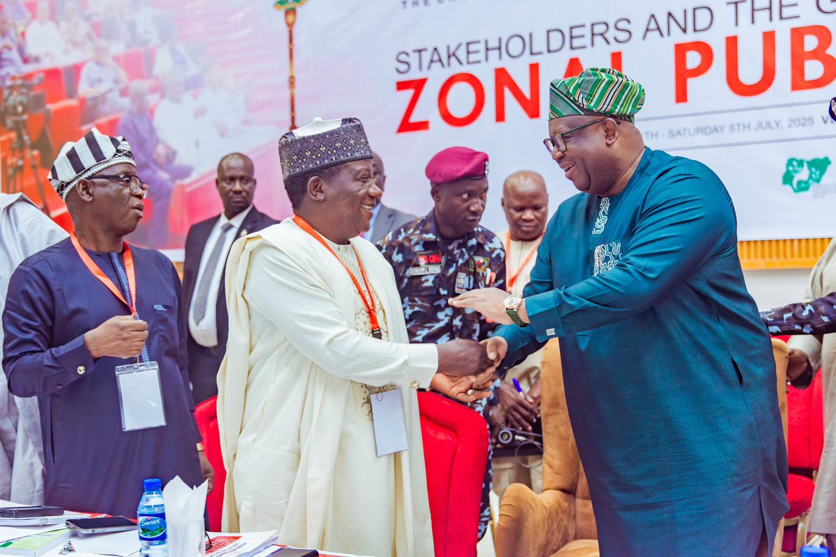 CalebMutfwang's tweet image. As Plateau State hosted the North Central Zonal Public Hearing on the Review of the 1999 Constitution, I addressed delegates from across the region, emphasizing the urgent need for bold reforms that reflect Nigeria’s evolving realities.
Plateau has always been a hub of…