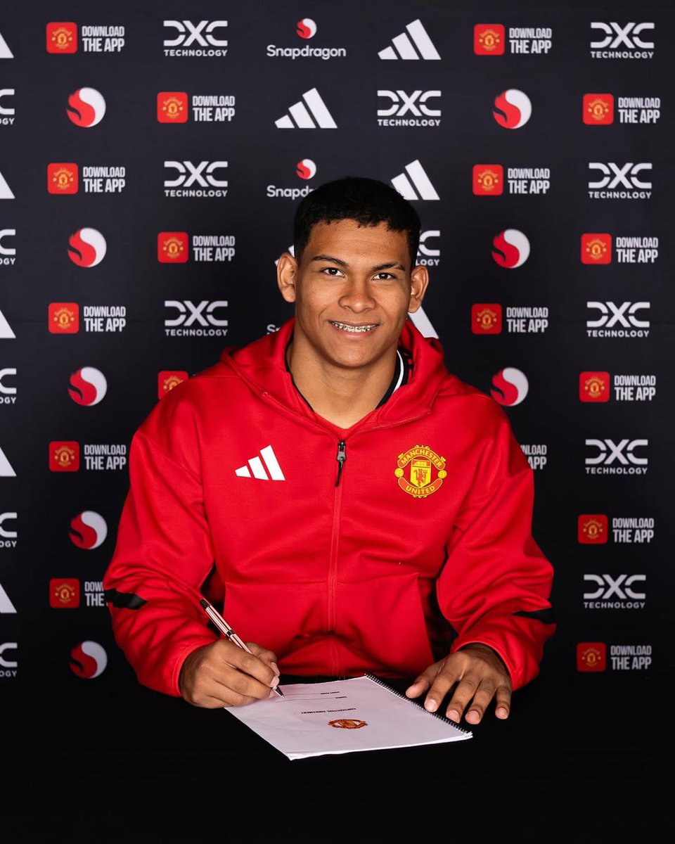 MUFC Scoop (@mufcscoop) on Twitter photo Official: Manchester United sign Diego Le贸n. #MUFC Official: Manchester United sign Diego Le贸n. #MUFC