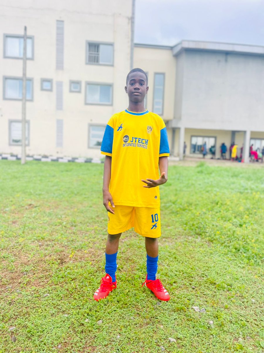 David Kelechi a CM/AM very young prospect. Don look at his size because he plays with a big heart ❤️. We Are UU Football Academy. 

Small but 90.