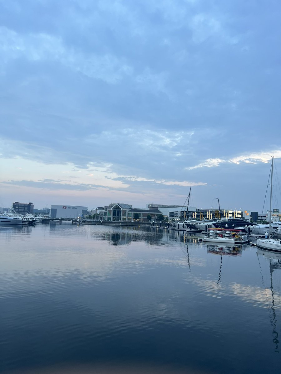 ただいまー🐸⛵️～

ミネラルウォーター5リットルくらいと時々 塩タブレットで なんとか一日乗り切った😅💦

やっぱ4時起きでこの時間までは流石にバテる😂
晩飯を何を食べるか考えるけど作る気しない🤣

今日は道の駅ならぬ海の駅に行ってしました⛵️〰︎︎