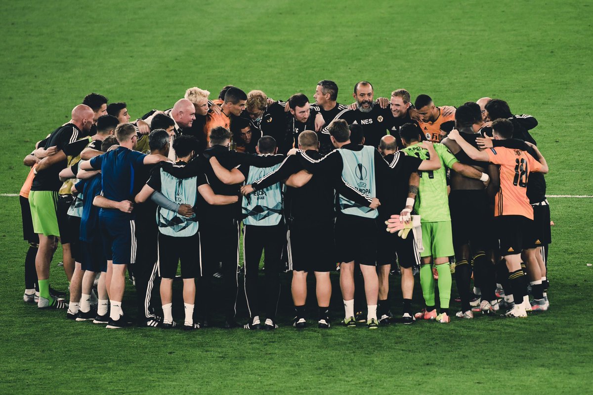 Think the reason Diogo’s passing hits so hard is we were so attached to that 2017-2020 team. 

We may never see the likes of it again at Wolves. 

Players like Diogo and Ruben were the centre of that. You were so proud that they represented our club. 🐺🧡🖤 #retirethe18