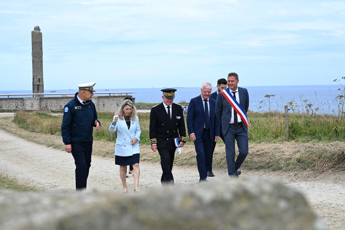 PriolG's tweet image. Patricia Mirallès, Ministre déléguée chargée de la Mémoire et des Anciens Combattants de France était en visite à Plougonvelin. 

Avant de se rendre à Brest pour inaugurer le mémorial de Mers-El-Kébir, elle s’est rendue dans un autre haut lieu de la mémoire maritime à St-Mathieu.
