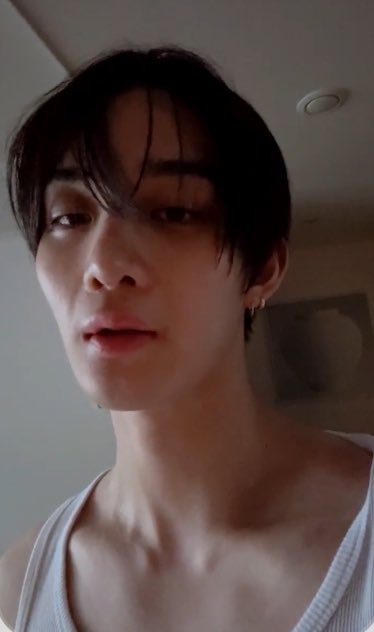 sodubaeb's tweet photo. Tank top Jinyoung 😵‍💫😵‍💫 https://t.co/n8XKRcKv3M