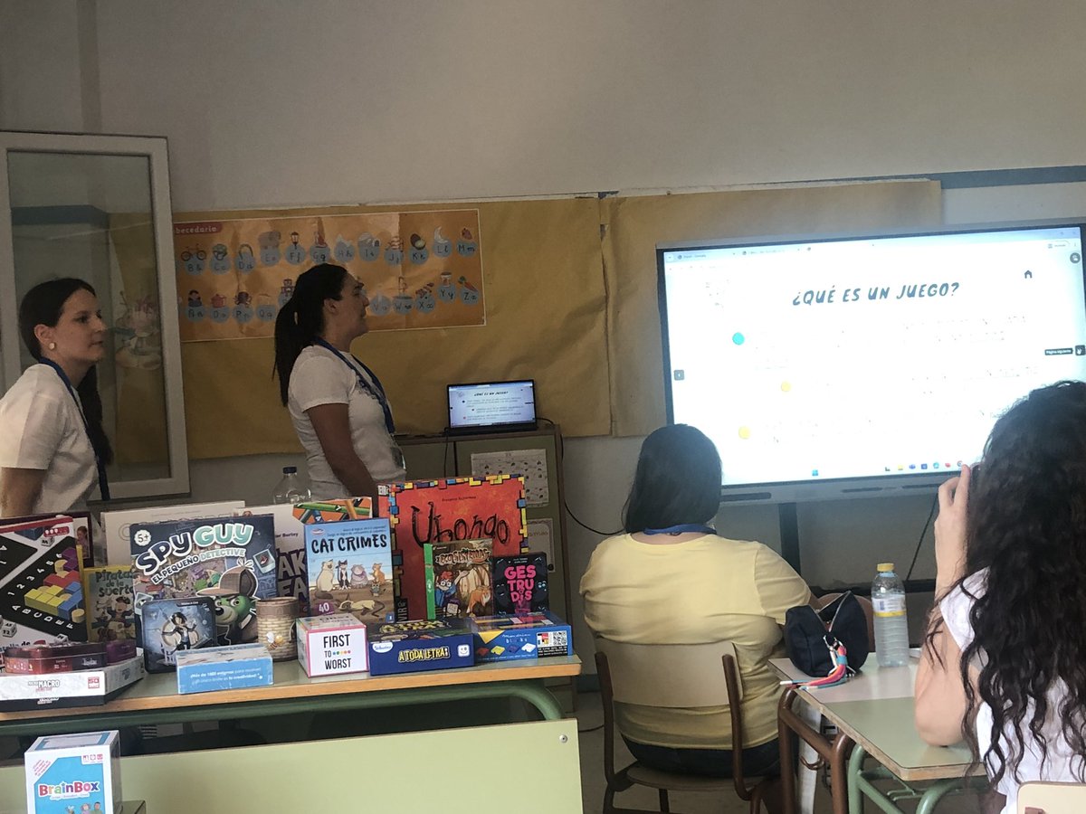 Segundo taller de <a href="/aulablog/">aulaBLOG</a> con <a href="/elenagongar/">Elena</a> y Pilar con Espacios de Juegos <a href="/joanfelizz/">𝕁𝕠𝕒𝕟 ℝ𝕒𝕞𝕒𝕛𝕠 𝕊𝕚𝕞ó𝕟</a>