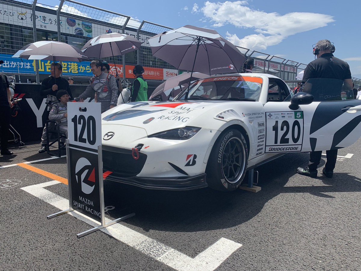 fujitsubo_exh's tweet photo. 初優勝おめでとうございます🎉
#MAZDA_SPIRIT_RACING
#ロードスター #ROADSTER
#スーパー耐久 #S耐 #ST5R
#FUJITSUBO https://t.co/aQtaDaO8Au