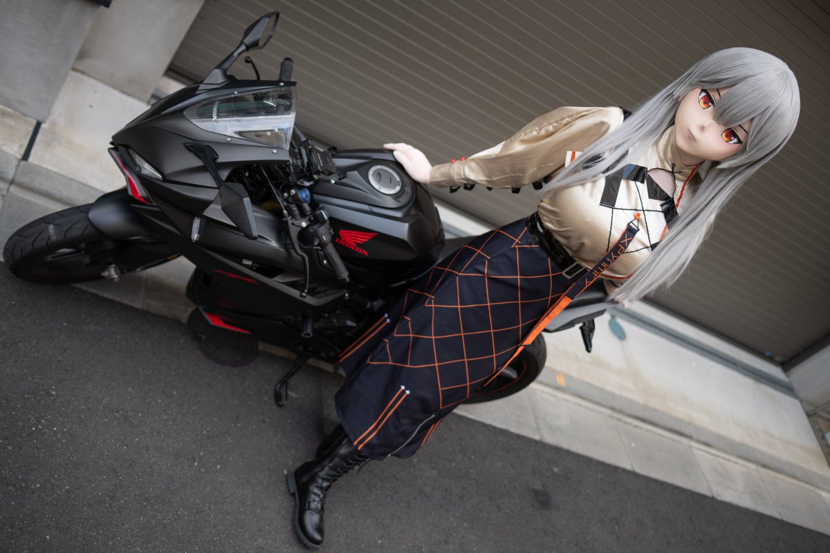 撮ってました。
サリアパパはスーパースポーツよりもハーレーみたいなやつのが似合いそう……
次はパンツ履かせて跨らせるゾ