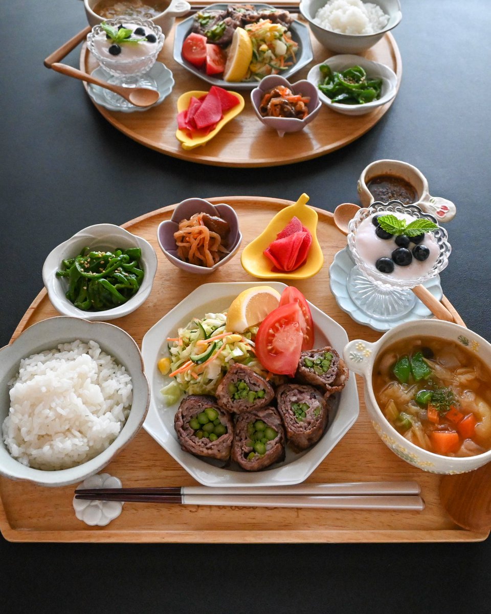こんばんは😊
今夜は牛肉のアスパラ巻き
アスパラガスを1本ずつ巻くのが面倒なのでまとめて巻いちゃった😆
食べやすく1口サイズにカットしたよ。
粒マスタードガーリック醤油ソースをかけていただきます😋