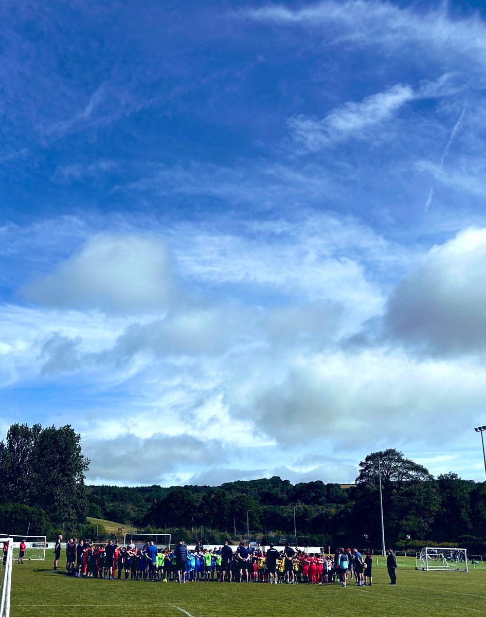 #DiegoJota ❤️ 

Incredible tribute to Jota in a small  rural village in North East Wales 🏴󠁧󠁢󠁷󠁬󠁳󠁿 before the <a href="/Rhydymwynfc2023/">Rhydymwyn FC</a> under 10’s tournament … the footballing community together across the 🌍🙏