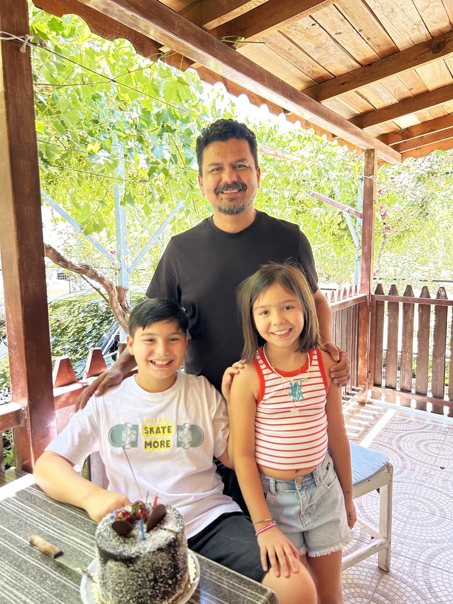 UlasAkbas's tweet image. Biricik oğlum Deniz… 
Geleceğim, gururum, her şeyim! 
İyi ki doğdun, iyi ki varsın… 
Hayallerin hep gerçek olsun, yolun hep aydınlık olsun! 💙🎉 

#iyiKidoğdunDeniz #CanımOğlum #Geleceğim #HerŞeyim #DoğumGünüKutluOlsun