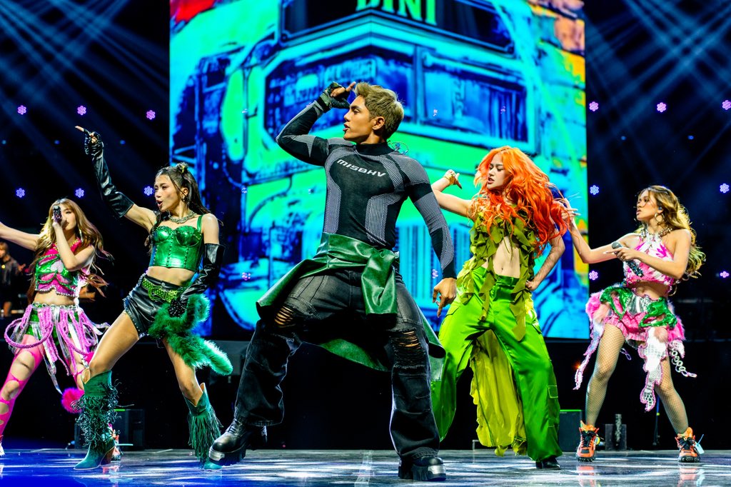 SURPRISE! Alfea with SB19’s Stell and KAIA’s Charlotte joins BINI’s ‘Shagidi’ collab stage! Grabe ‘yon!!! 🔥

G22 TAKES OVER OPMCON
#PuregoldOPMCON2025
#PuregoldxG22 #G22
#PuregoldNasaAtinAngPanalo2025